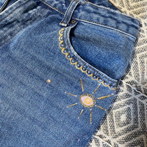 Hand painted cropped boyfriend jeans - Picture 15 of 16